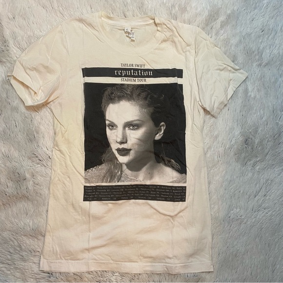 Taylor Swift Reputation Tour T-Shirt - Picture 1 of 2